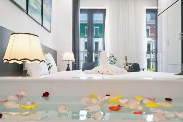 Room - The Enchanted Ha Long Hotel (Tuan Chau)