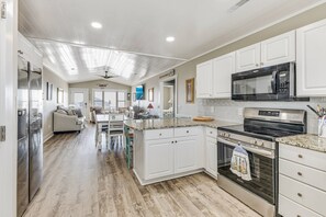 雪櫃、微波爐、爐具、洗碗機