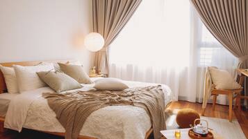 3 bedrooms, laptop workspace, free WiFi, bed sheets