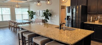 Spacious 5-bedroom, 8-bed house in welcoming Grovetown, w/ Rogue fitness room