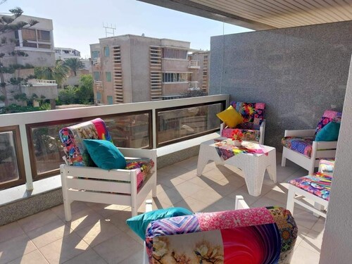 Charming 2-bedroom apartment with AC, WiFi in enchanting Alexandria