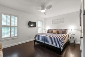 2 sovrum, skrivbord, strykjärn/strykbräda och wi-fi