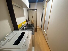 1 bedroom, desk, WiFi (free)