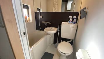 101 (2-person Accomodation), Non Smoking | Bathroom | Combined shower/tub, free toiletries, hair dryer, slippers