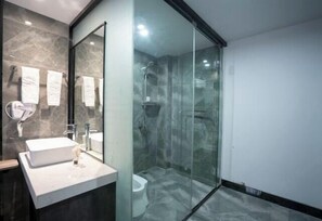A modern bathroom with a glass-enclosed shower, a white sink, and a large mirror. - Siji Xiaozhu Hotel (Danzhai)