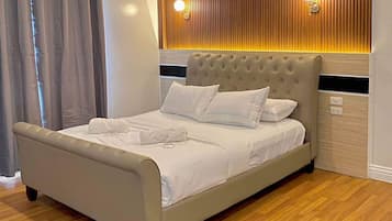Desk, laptop workspace, free WiFi, bed sheets