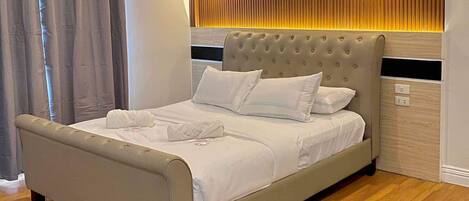 Desk, laptop workspace, free WiFi, bed sheets