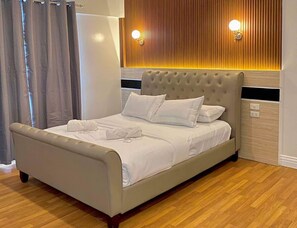 Desk, laptop workspace, free WiFi, bed sheets