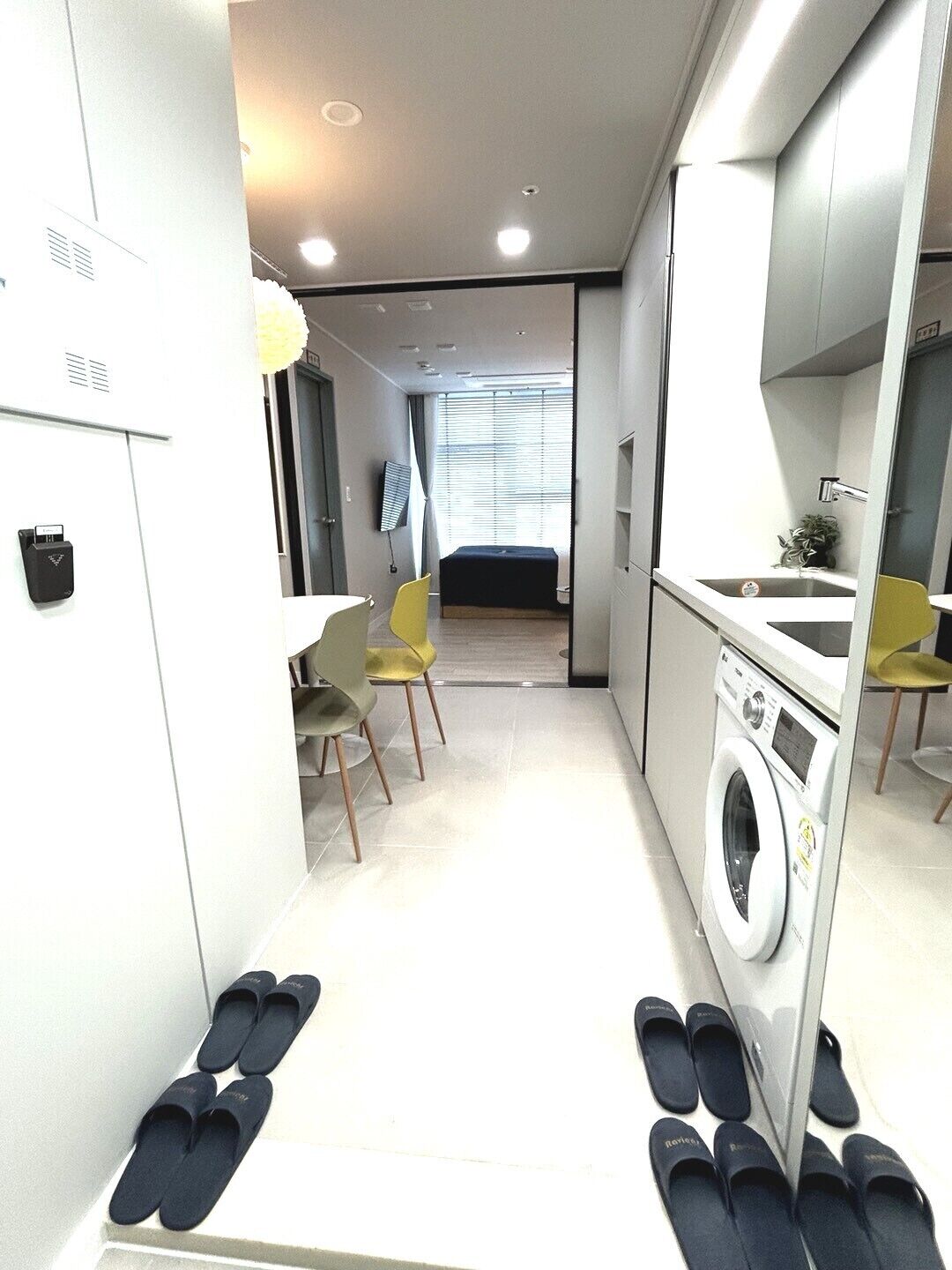 デザイン ルーム | リビング エリア | テレビ、Netflix、有料ムービー、床暖房