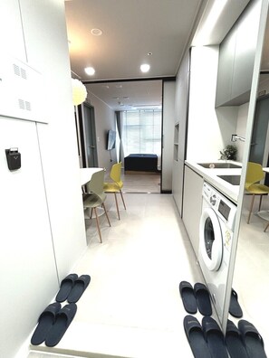 设计客房 | 起居区 | 电视、Netflix、收费电影、加热地板