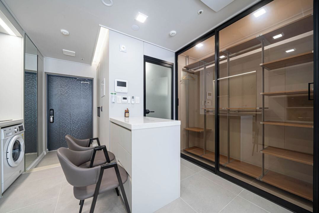 Habitación Deluxe con 2 camas individuales | Área de sala de estar | Televisión, Netflix, películas con cargo y piso con calefacción 