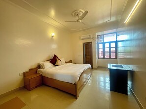 Comfort Apartment, River View | 2 bedrooms, soundproofing, free WiFi - Ganga Blessings Apartament  (Rishikesh)
