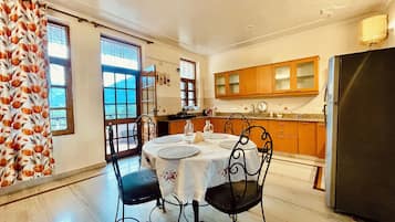 Comfort Apartment, River View | Private kitchen | Stovetop, electric kettle