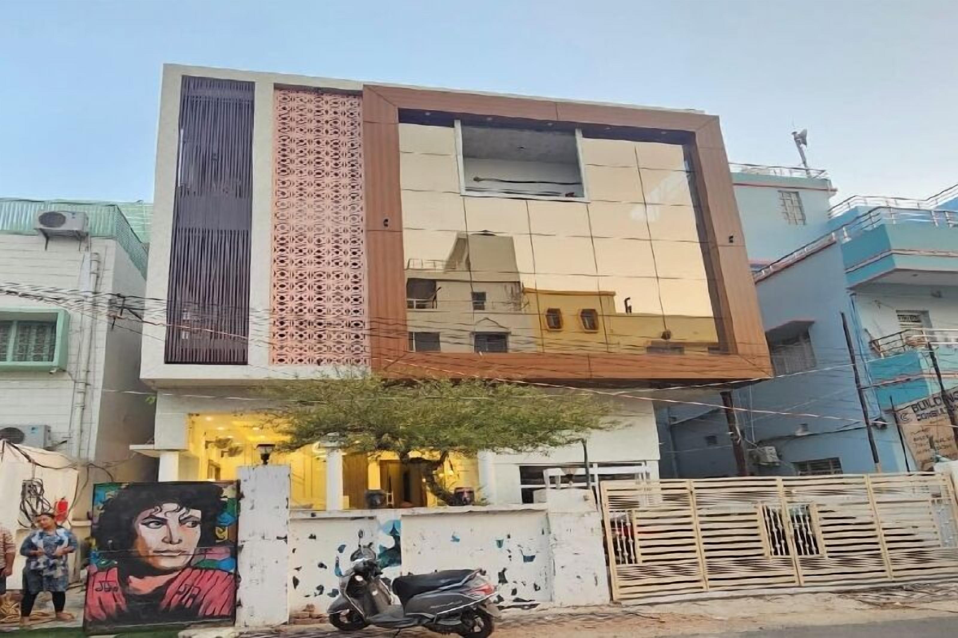 숙박 시설 정면