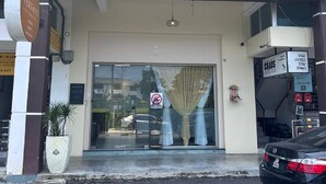 The entrance to a building with a sign reading "VERTHY'S THE SIGNATURE". - Leo66 Guesthouse  (Muar)
