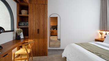 1 bedroom, in-room safe, desk, free WiFi