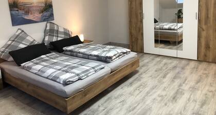 Ferienwohnung 'Moderne Vollmöblierte Wohnung' mit Privatem Garten