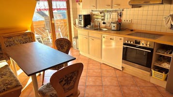 Kühlschrank, Ofen, Herdplatte, Geschirrspüler