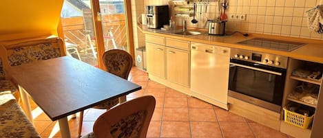 Réfrigérateur, four, plaque de cuisson, lave-vaisselle