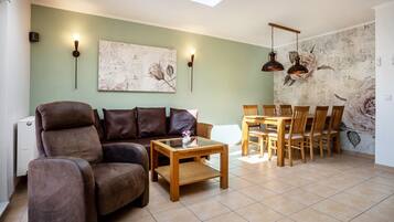 Fernseher, Kamin, DVD-Player, Stereoanlage