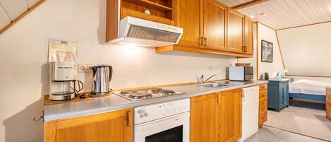 Køleskab, mikrobølgeovn, ovn, kogeplade