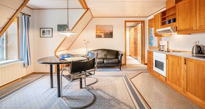Holiday Apartment 'Giebelwohnung' with Shared Garden and Wi-Fi