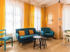 TV, stereo - Holiday Home 'Ferienhaus Sommerlust' with Private Garden, Balcony and Wi-Fi (Borkum)