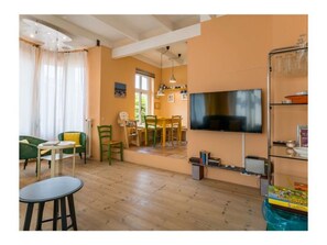 Dining - Holiday Home 'Ferienhaus Sommerlust' with Private Garden, Balcony and Wi-Fi (Borkum)