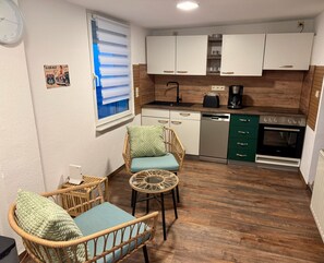 Fridge, oven, stovetop, dishwasher