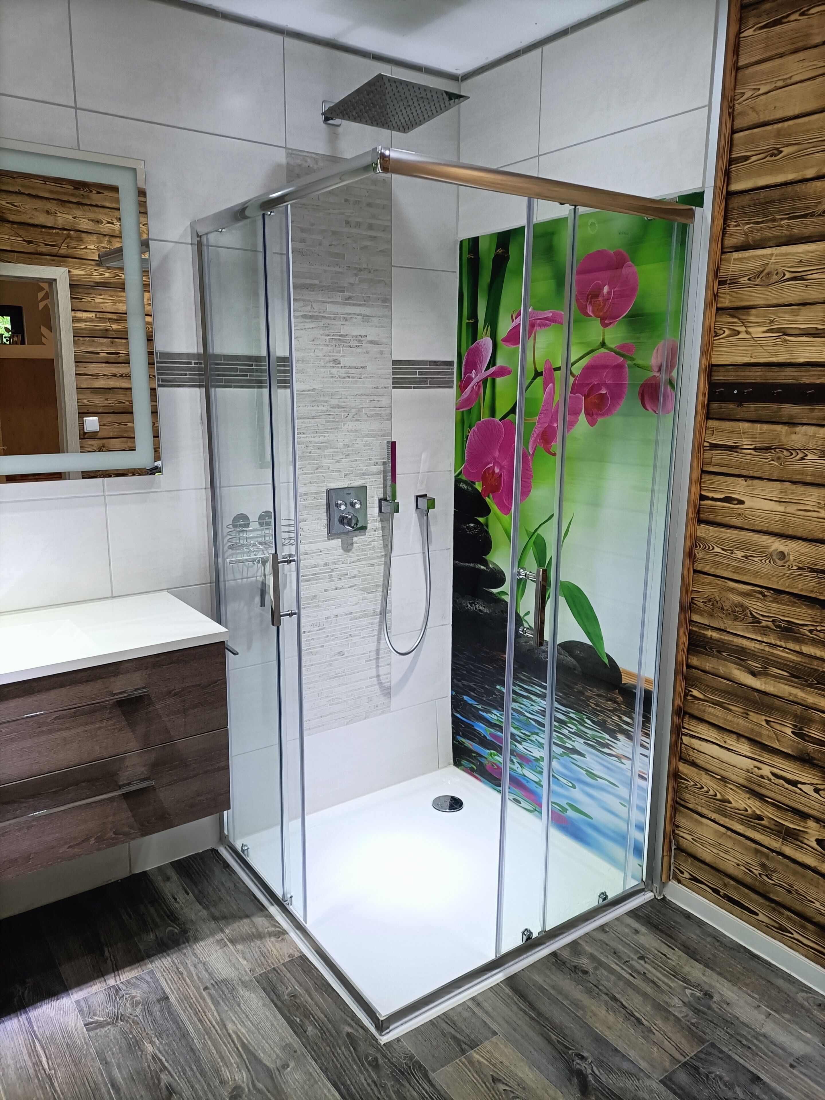 Een douche, een haardroger, handdoeken