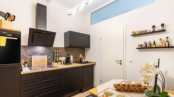 Kühlschrank, Ofen, Herdplatte, Geschirrspüler