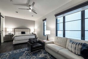 2 chambres, bureau, fer et planche à repasser, lit parapluie