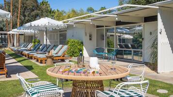 Tempat makan outdoor