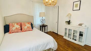 3 chambres, bureau, fer et planche Ă repasser, lit parapluie