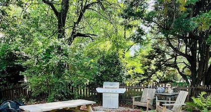 Classic City Cottage: Walk to 5 Points/UGA/Stadium