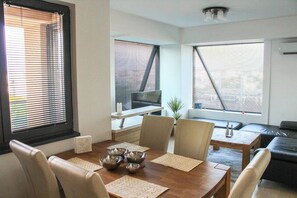 Dining - Spacious 3-bedroom apartment with 2xAC, WiFi in superb Skopje (Skopje)