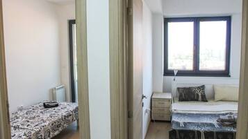 3 bedrooms, desk, iron/ironing board, WiFi