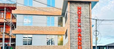 A multi-story hotel with a prominent red sign reading "HOTEL BANDIT".