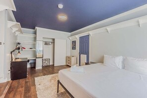 1 bedroom, desk, free WiFi, bed sheets