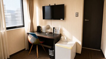 Espacio para trabajar con laptop y wifi gratis 