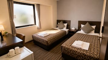 Twin Room, Non Smoking | Laptop workspace, free WiFi