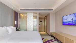 A modern hotel room with a large bed, a TV on the wall, and a bench along the side. - Lavande Hotel (Guangzhou Convention and Exhibition Center, Nanzhou Metro Station) (Guangzhou)