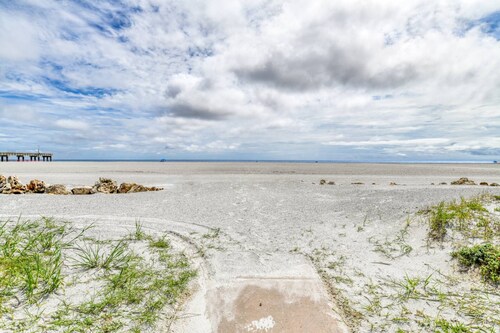 Ocean and Pool Views! Updated! Steps to Beach! Walk to Shops and Restaurants! $300 in Free Tickets!