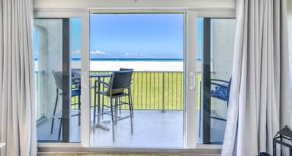 Oceanfront, Vast Ocean and Pool Views, Walk to Pier, Restaurants, and Shops, $300 in Free Tickets!