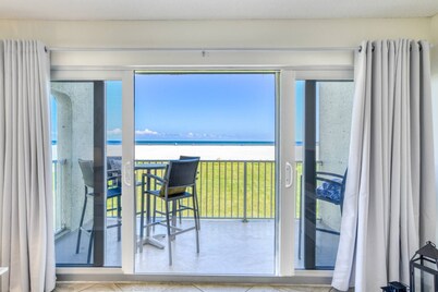 Oceanfront, Vast Ocean and Pool Views, Walk to Pier, Restaurants, and Shops, $300 in Free Tickets!