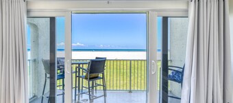 Oceanfront, Vast Ocean and Pool Views, Walk to Pier, Restaurants, and Shops, $300 in Free Tickets!