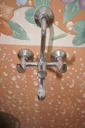 Executive Room | Bathroom - Hotel Inspira Residency- Near Bombay Hospital (Indore)