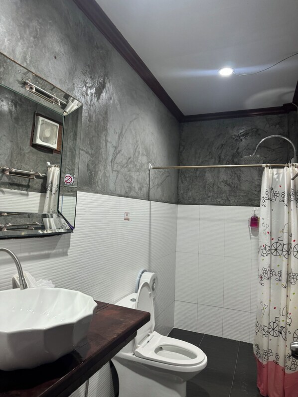 Room - Let's Sea Hostel (Krabi)