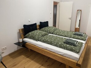 5 Schlafzimmer, Bügeleisen/Bügelbrett, WLAN, Bettwäsche