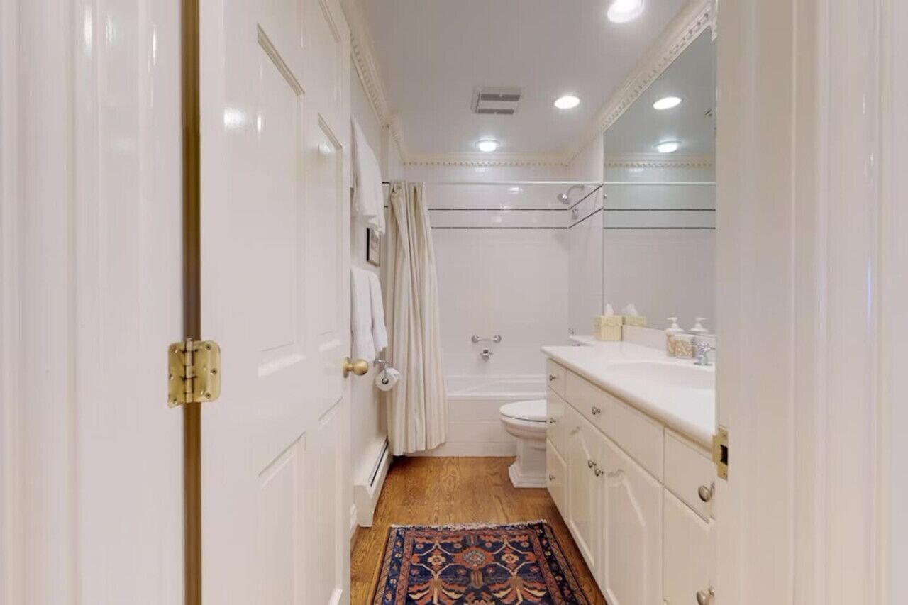 Sèche-cheveux, serviettes fournies